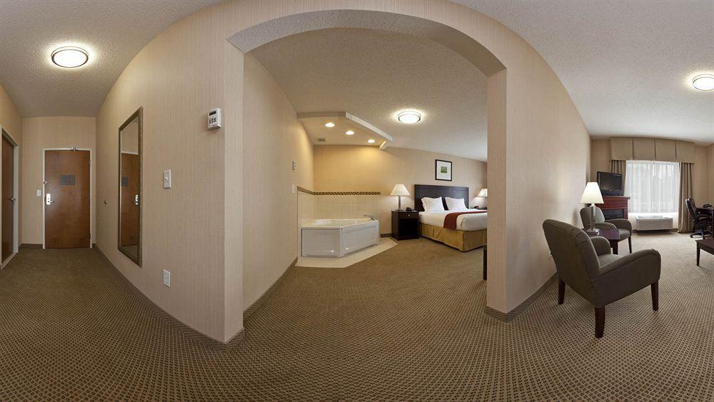 Holiday Inn Express Hotel & Suites Tipp City By Ihg Exterior photo