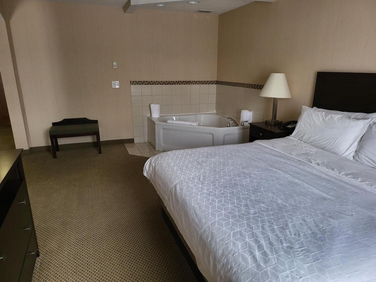 Holiday Inn Express Hotel & Suites Tipp City By Ihg Exterior photo