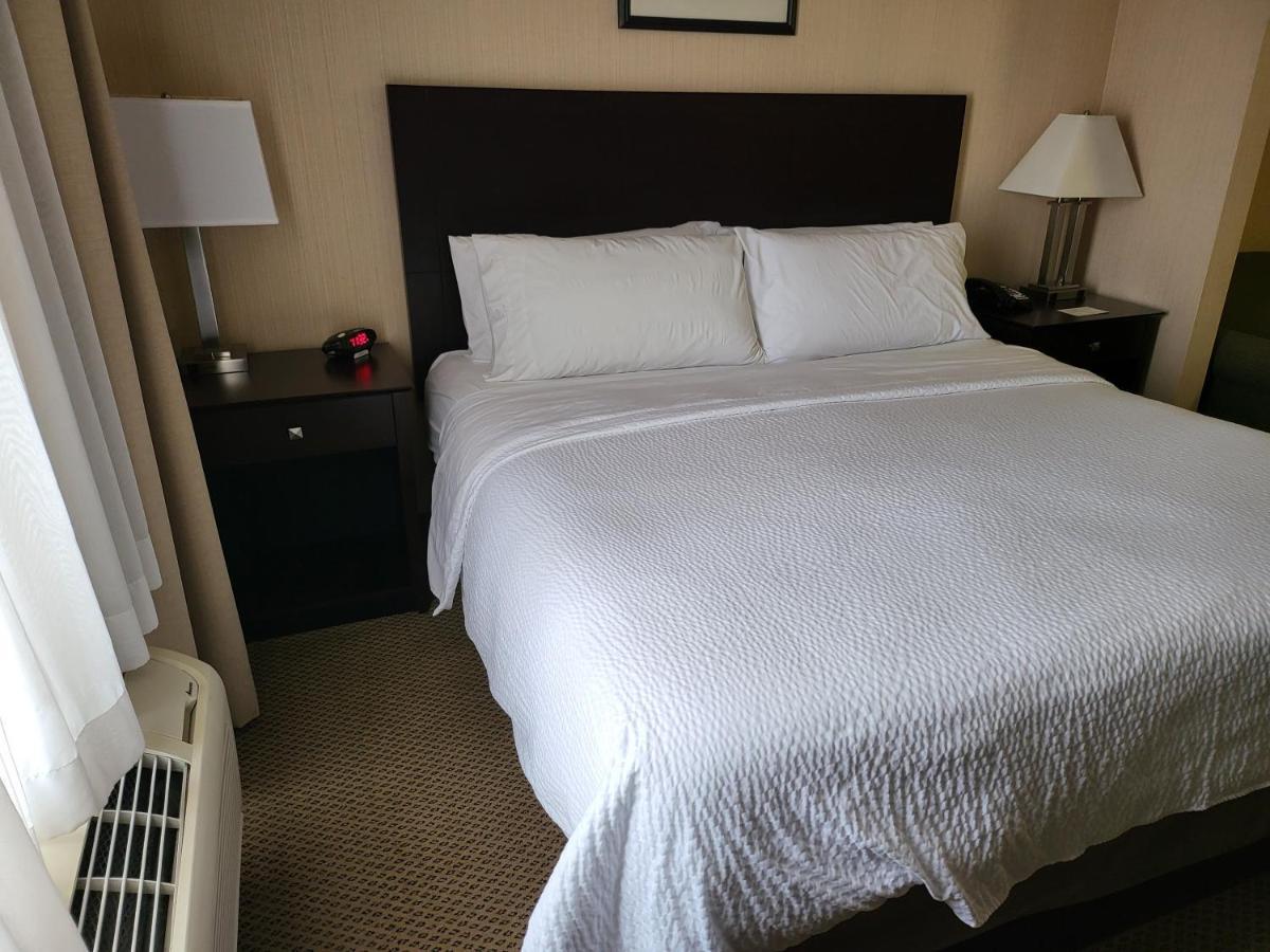 Holiday Inn Express Hotel & Suites Tipp City By Ihg Exterior photo