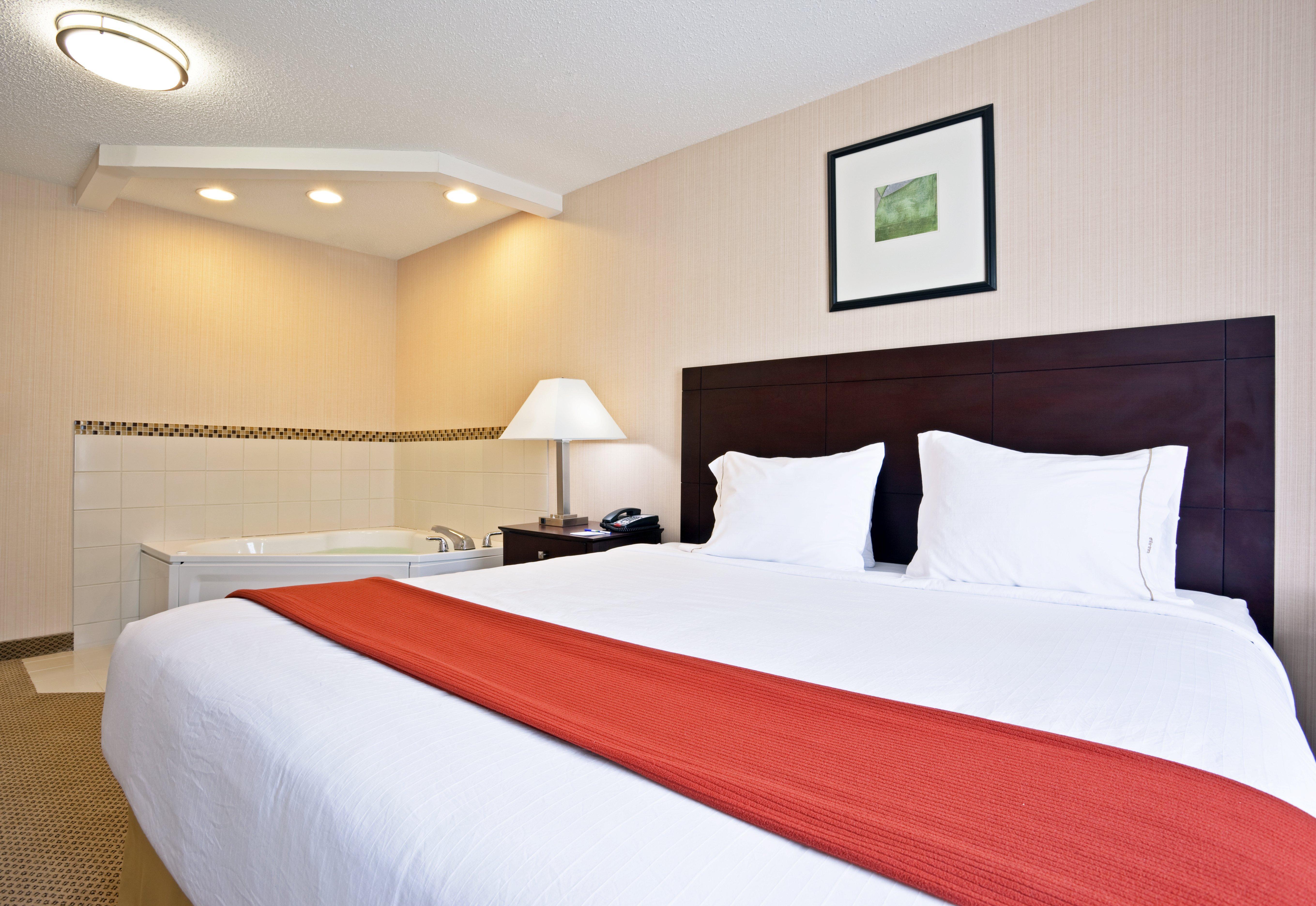 Holiday Inn Express Hotel & Suites Tipp City By Ihg Exterior photo