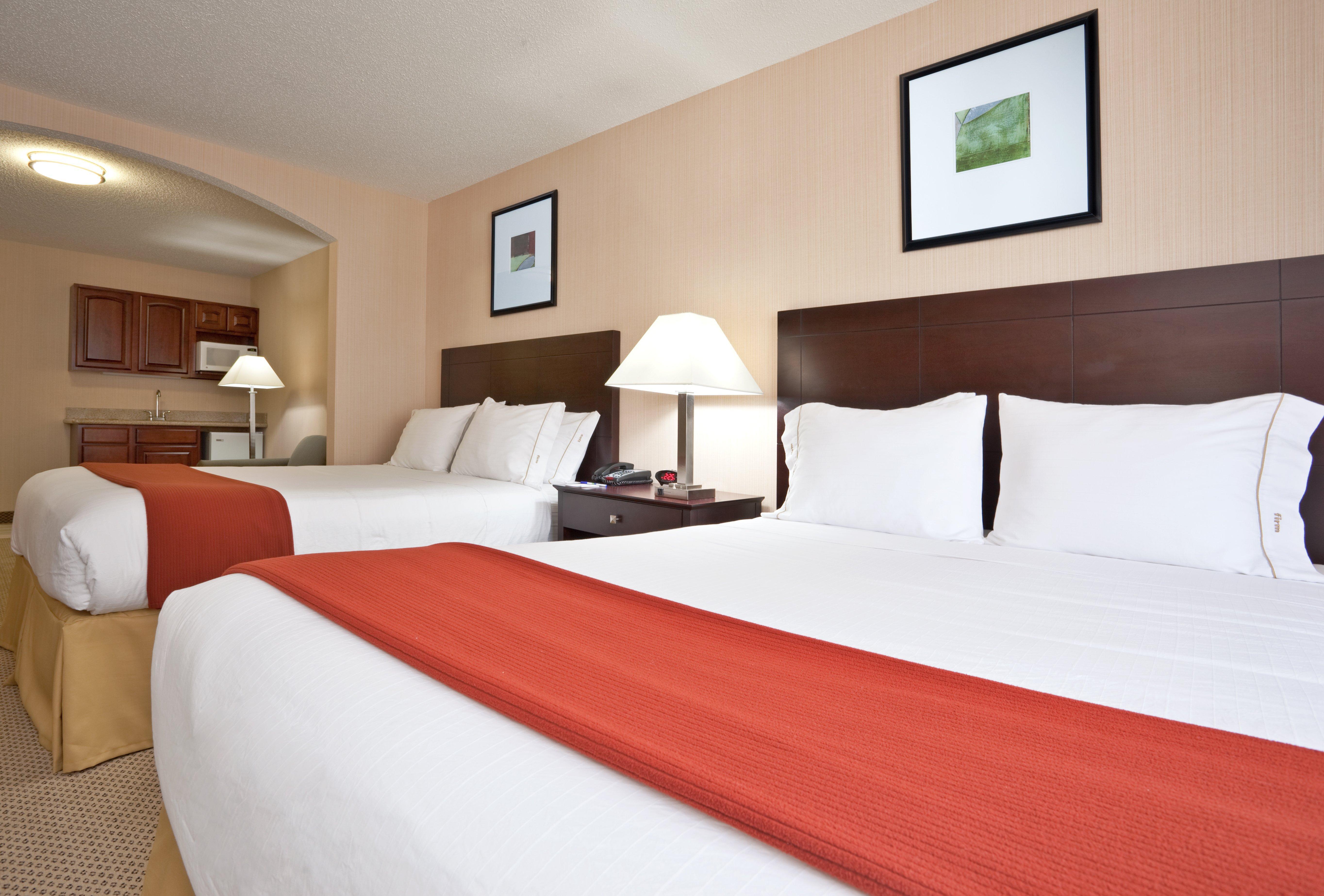 Holiday Inn Express Hotel & Suites Tipp City By Ihg Exterior photo